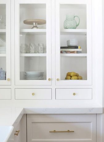 دستگیره طلایی برای کابینت سفید در فیلم های اروپایی