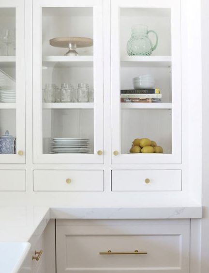 دستگیره طلایی برای کابینت سفید در فیلم های اروپایی