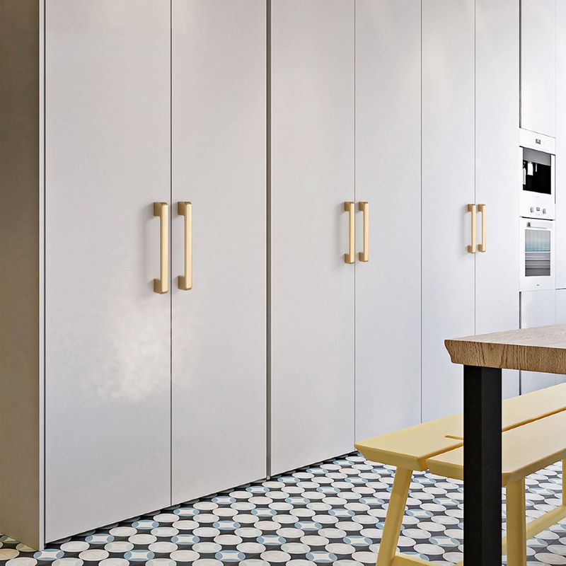 دستگیره طلایی برای کابینت سفید در فیلم های اروپایی