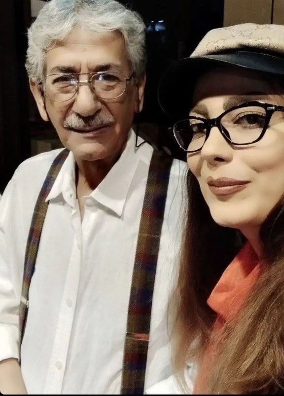 فاطمه فرزین در کنار بهرام شاه محمدلو (آقای حکایتی قصه گو)