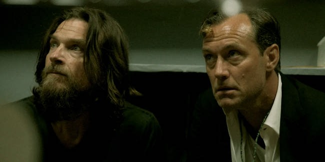 جود لا و جیسون بیتمن در سریال Black Rabbit